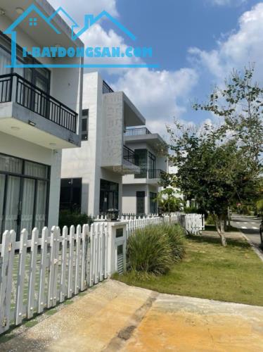 Bán nhà  phố MT DT 824, SHR,Bella Villa 5x15 (85m2), 1 trệt 2 lầu, 3 PN,2 tỷ 050TR,Tân Đức - 1