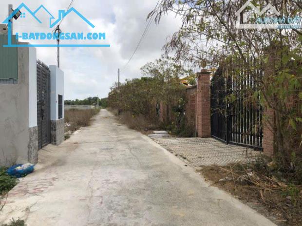 Thị trấn Phước Hải 🌈🌈🌈dt 1000m2-ngang 25x40 sẵn 400m2 thổ cư Đường bê tông xe hơi