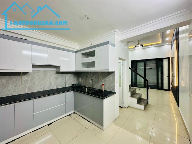 Bán nhà Đình Đông, Đông Hải, Lê Chân. 2,05tỷ, 3,5 tầng, 30m. - 2