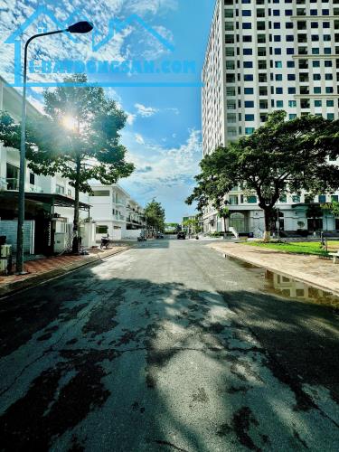 Bán nhà đối diện công viên 1 trệt 2 lầu khu đô thị Hưng Phú - 1