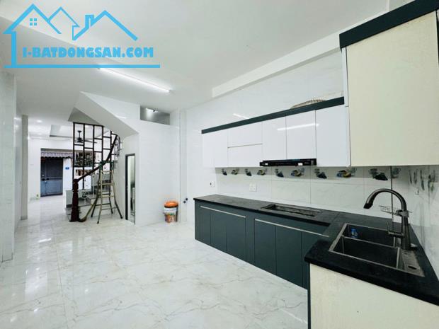 Bán 48,2m2 nhà dân xây đẹp 4,5 tầng tổ 16 Thạch Bàn, sát chợ Đồng Dinh. Cách 30m ra ô tô - 1