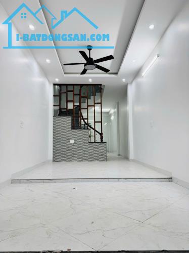 Bán 48,2m2 nhà dân xây đẹp 4,5 tầng tổ 16 Thạch Bàn, sát chợ Đồng Dinh. Cách 30m ra ô tô - 2