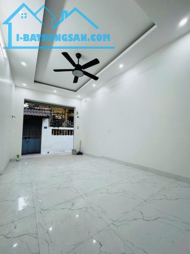 Bán 48,2m2 nhà dân xây đẹp 4,5 tầng tổ 16 Thạch Bàn, sát chợ Đồng Dinh. Cách 30m ra ô tô - 3