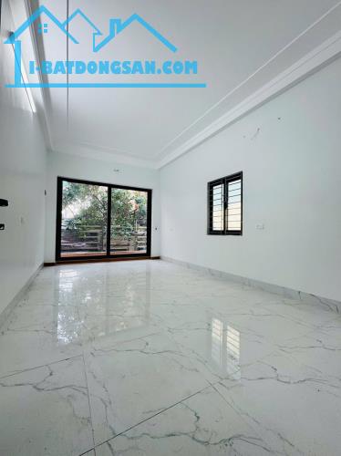 Bán 48,2m2 nhà dân xây đẹp 4,5 tầng tổ 16 Thạch Bàn, sát chợ Đồng Dinh. Cách 30m ra ô tô - 5