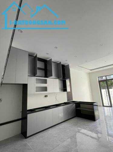 ♣ Kiệt Ô tô Cách Mạng Tháng 8, 120m2, 2 tầng, 4Pn, sân Ô tô, 3.x tỷ - 4