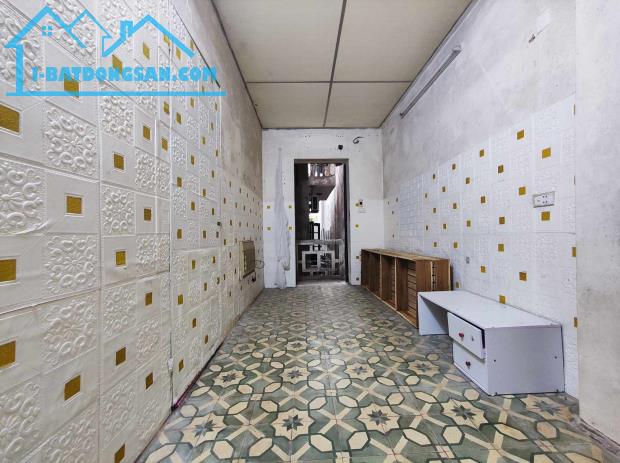 CHO THUÊ NHÀ NGUYÊN CĂN PHỐ TÔN ĐỨC THẮNG, ĐỐNG ĐA, CỰC GẦN PHỐ, CHỈ 4.2 TRIỆU - 1