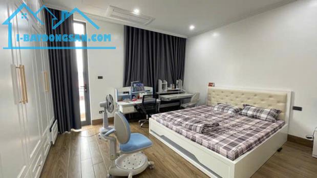 Chính chủ bán nhà riêng ngõ 69a Hoàng Văn Thái oto, vỉa hè, 47m2 x 5 Tầng - sổ vuông đẹp - 2