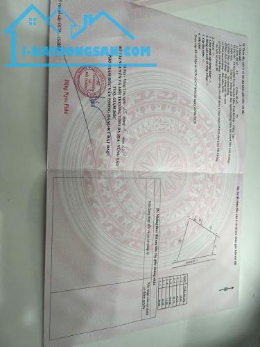Miếng đất 2 mặt tiền, hiện đang trồng tiêu, trung bình thu hoạch được 4 tấn/năm - 1