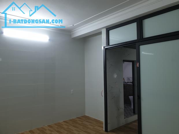 BÁN NHÀ 1.35 TỶ 3 TẦNG 30M2 NGÕ CỰC NGẮN ĐƯỜNG BẾN NGỰ - 2