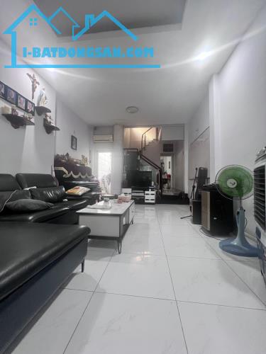 CẦN BÁN NHÀ CMT8 - QUẬN 10 - HẺM 6M -  DT:125M2 [ 4.4M ❌ 28M ] 3 TẦNG - NHỈNH 20 TỶ SÍU - 2