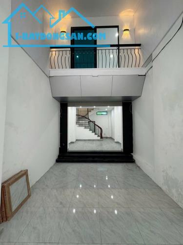 Cho thuê nhà Mặt Phố Tam Trinh, 5 tầng KD kết  hợp ở lại 14 Triệu/tháng