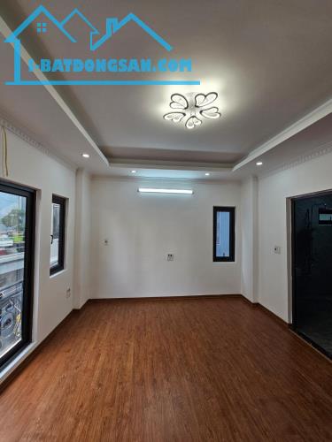 HOT! Nhà mới, Giá rẻ, ô tô VF3 thông phố Phúc Lợi, lô góc, 30m x5T, MT 4.5m, nhỉnh 5tỷ - 4