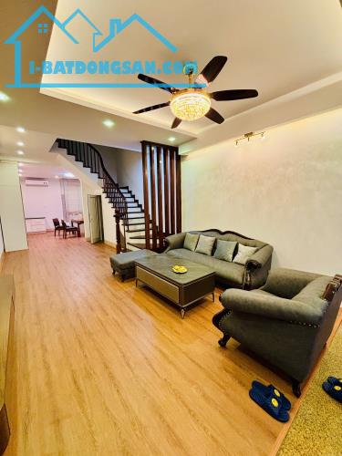 Lạc Trung 82 m2, kinh doanh, sổ vuông, ô tô tránh, 20 tỷ