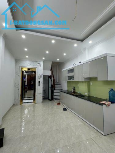 NGUYỄN TRÃI, GẦN NGÃ TƯ SỞ, 33M2, 6 TẦNG, THANG MÁY, GIÁ 8.5 TỶ