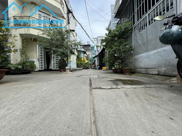 Siêu Phẩm  nhà Đ số 8 BHH B Giáp Tân Phú HXH 10 m ra mặt tiền 77m2,2 Tầng Nhỉnh 4 tỷ