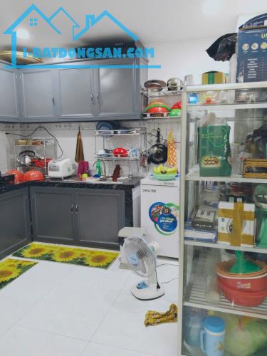 Siêu phẩm 3 tầng chỉ 4 tỷ xíu ngay Lê Đình Cẩn Bình Tân 36m2 . - 4