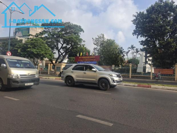 Lô đất 260m2, ngang 7.5m  Lã Xuân Oai, TNP A, đường 8m, GPXD 5 tầng, 16 tỷ