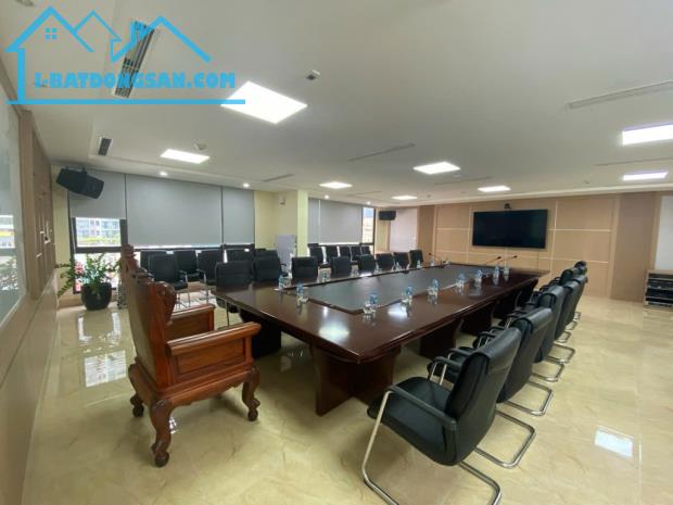 Bán tòa nhà mặt phố Hoàng Quốc Việt, quận Cầu Giấy, 296m2 xây 9 tầng, mặt tiền 8m, mới!