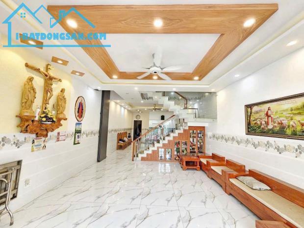 CẦN BÁN CĂN NHÀ 2 LẦU 1 TRỆT SIÊU ĐẸP PHƯỜNG TÂN BIÊN - BIÊN HOÀ - 1