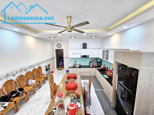 CẦN BÁN CĂN NHÀ 2 LẦU 1 TRỆT SIÊU ĐẸP PHƯỜNG TÂN BIÊN - BIÊN HOÀ - 3