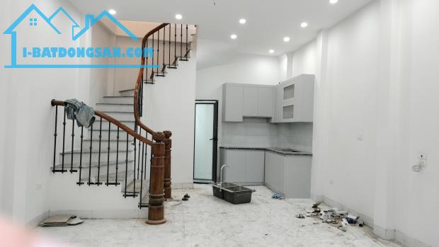 NHÚ 5TỶ NHÀ MỚI 5TẦNG 33M2 - LÔ GÓC - TRUNG TÂM THANH TRÌ - 2