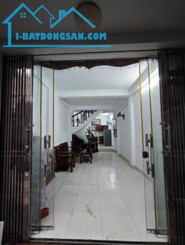 Cho thuê nhà ngõ 594 Lĩnh Nam, 43m2 x 3.5 tầng, 3 ngủ, 4 WC, giá 10 Triệu ở gđ, nhóm ngoan - 1