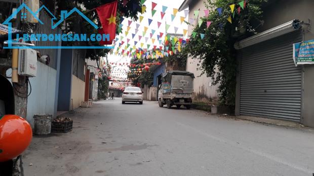ĐẤT CHÚC SƠN ĐƯỜNG THÔNG ÔTÔ ĐỖ CỬA - 2