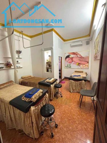 Vì lý do sức khoẻ nên cần sang nhượng lại Spa mặt tiền Bình Tân