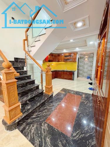 Bình Tân giáp Tân Phú, nhà xây kiên cố, 5 tầng, 4 x 15 giá 6 tỷ 700, hẻm xe hơi - 3