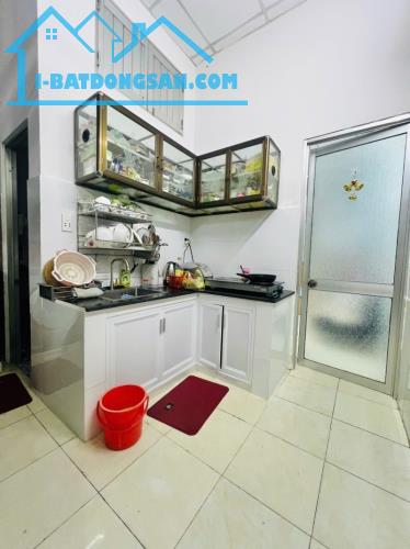 Bán Nhà 50m²  Đường Lê Sát, Quận Tân Phú, Hẻm xe hơi - 2
