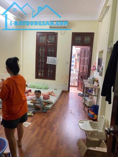 BÁN NHÀ CẦU GIẤY - PHÂN LÔ OTO TRÁNH, VỈA HÈ KINH DOANH, 6 TẦNG DÂN XÂY KIÊN CỐ - GIÁ 14 - 4