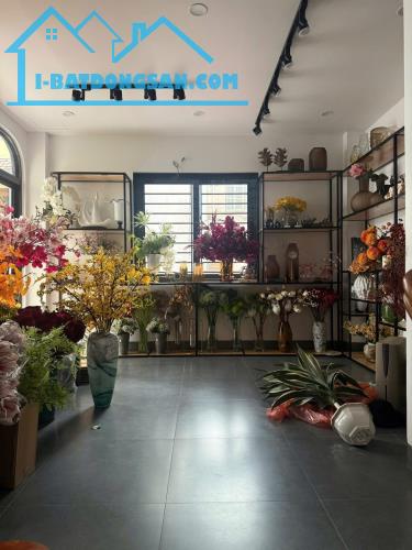 NHÀ ĐẸP ĐẠI LA - 5 TẦNG KIÊN CỐ, 2 MẶT NGÕ, LÔ GÓC 3 THOÁNG, BA GÁC ĐỖ CỬA, 10M OTO - GIÁ - 2