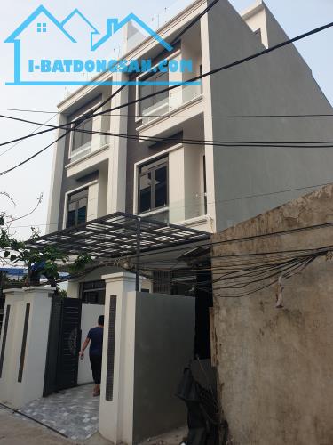 BÁN NHÀ ĐẸP 3.2 TỶ 3.5 TẦNG 69M2 Ô TÔ ĐỖ CỬA NGÕ ĐƯỜNG KÊNH