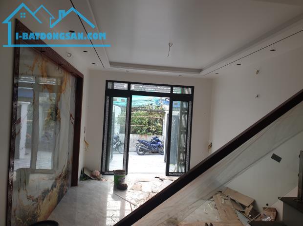 BÁN NHÀ ĐẸP 3.2 TỶ 3.5 TẦNG 69M2 Ô TÔ ĐỖ CỬA NGÕ ĐƯỜNG KÊNH - 2