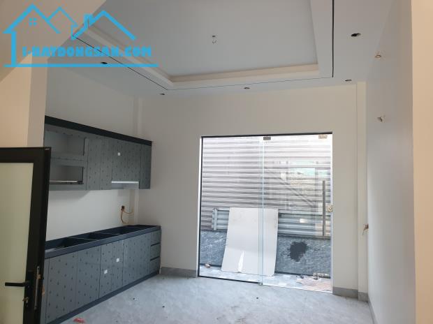 BÁN NHÀ ĐẸP 3.2 TỶ 3.5 TẦNG 69M2 Ô TÔ ĐỖ CỬA NGÕ ĐƯỜNG KÊNH - 3