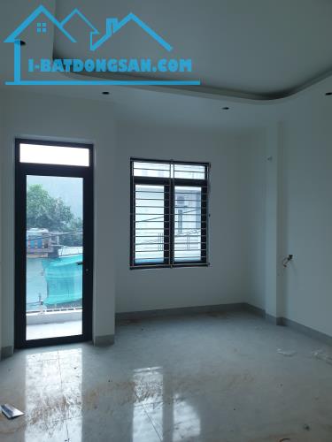 BÁN NHÀ ĐẸP 3.2 TỶ 3.5 TẦNG 69M2 Ô TÔ ĐỖ CỬA NGÕ ĐƯỜNG KÊNH - 4