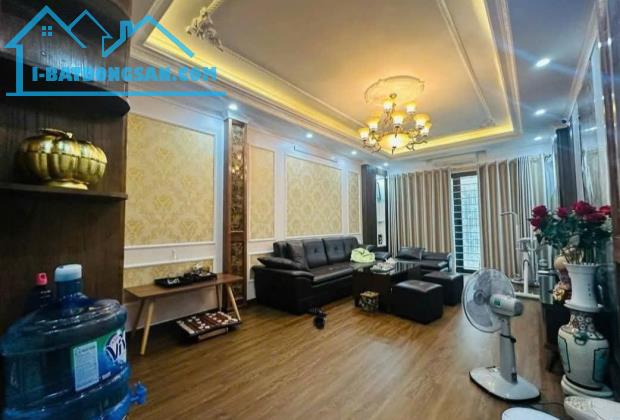BÁN NHÀ LÔ GÓC TRẦN DUY HƯNG, DÂN XÂY 51M2, 6T THANG MÁY, ÔTÔ VÀO NHÀ, 17 TỶ HƠN