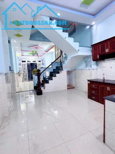 Siêu Phẩm nhà Hồ Văn Long gần ngã tư Gò Mây hẻm 5m thông 70m2,3Tầng Nhỉnh 5tỷ - 4
