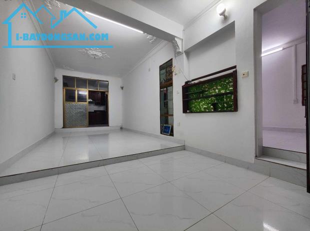 CHO THUÊ CĂN HỘ TẦNG 1 TẬP THỂ THÀNH CÔNG BA ĐÌNH, Ô TÔ ĐỖ CỬA, NHÀ ĐẸP, 2 MẶT NGÕ - 2