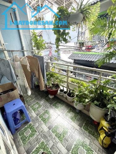 Ô TÔ TỚI CỬA NHÀ - NHÀ NHỎ XINH - CÒN MỚI VÀO Ở NGAY - PHẠM THẾ HIỂN - QUẬN 8. - 1