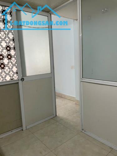cho thuê nhà Hoàng Mai, Trương Định chỉ 5 Triệu, 50m2 x 1.5 tầng, 2 ngủ ở gđ, nhóm sv - 3
