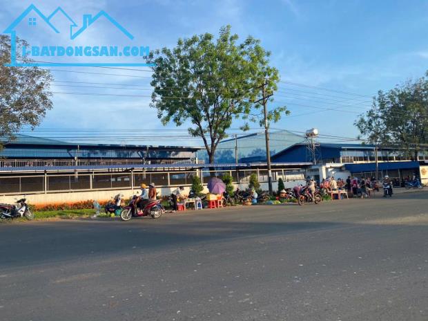 KẸT TIỀN BÁN 225M2 SHR CÓ SẴN T.CƯ NẰM KẾ TRƯỜNG HỌC SÁT CHỢ. GIÁ 190TR
