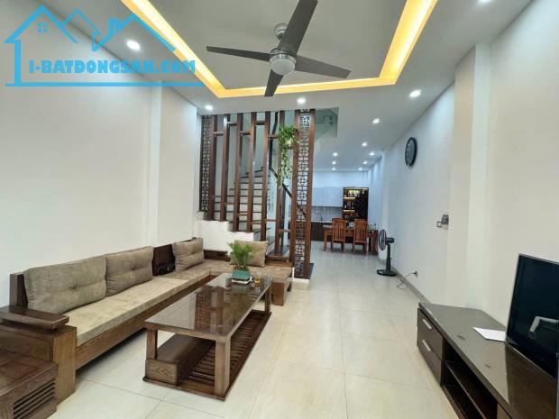 Bán Nhà 47m | Tại Nguyễn Văn Cừ Long Biên 10,2Tỷ  Vị Trí Trung Tâm | Tiềm Năng Dòng Tiền