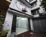 Cho thuê nhà ngõ 594 Lĩnh Nam, 43m2 x 3.5 tầng, 3 ngủ, 4 WC, giá 10 Triệu ở gđ, nhóm ngoan