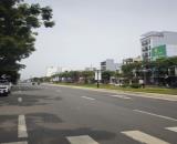 vị trí độc tôn. lô đất mặt tiền hồ xuân hương 200m2. giá 38tỷ thương lượng.
