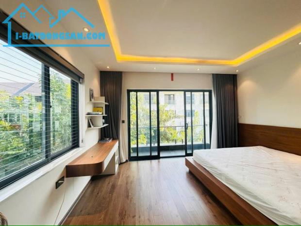 Bán nhà Hoàng Cầu 45m2 x Mt 5m phân lô trung tâm sát hồ Hoàng Cầu.