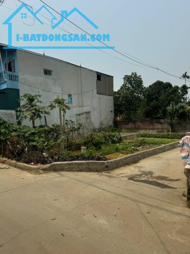 72m lô  góc ô tô thông tứ phía sát đấu giá rặng nhãn xuân mai,quốc lộ 6 giá 2,5tỷ - 2
