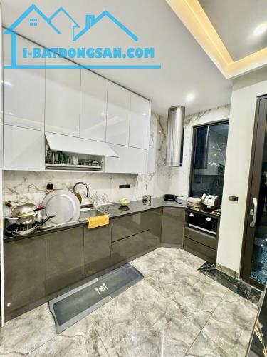 Bán Nhà Ngô Gia Tự 68m2-10 tỷ-DÂN XÂY-THANG MÁY-Ô TÔ-FULL NỘI THẤT XỊN-PHÁP LÝ CHUẨU-6 NGỦ