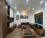 Nhà trung tâm Bồ Đề Long Biên, ngay công viên, Dân xây 50m2