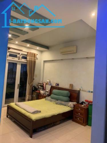 GẤP BÁN, GIẢM SÂU, MẶT TIỀN LÊ VĂN CHÍ, DT 122M²x 4 TẦNG ( NGANG 8M), GẦN GA METRO